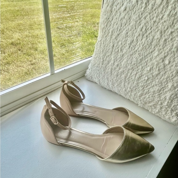 Gold Flats⭐️⭐️ - Picture 1 of 5